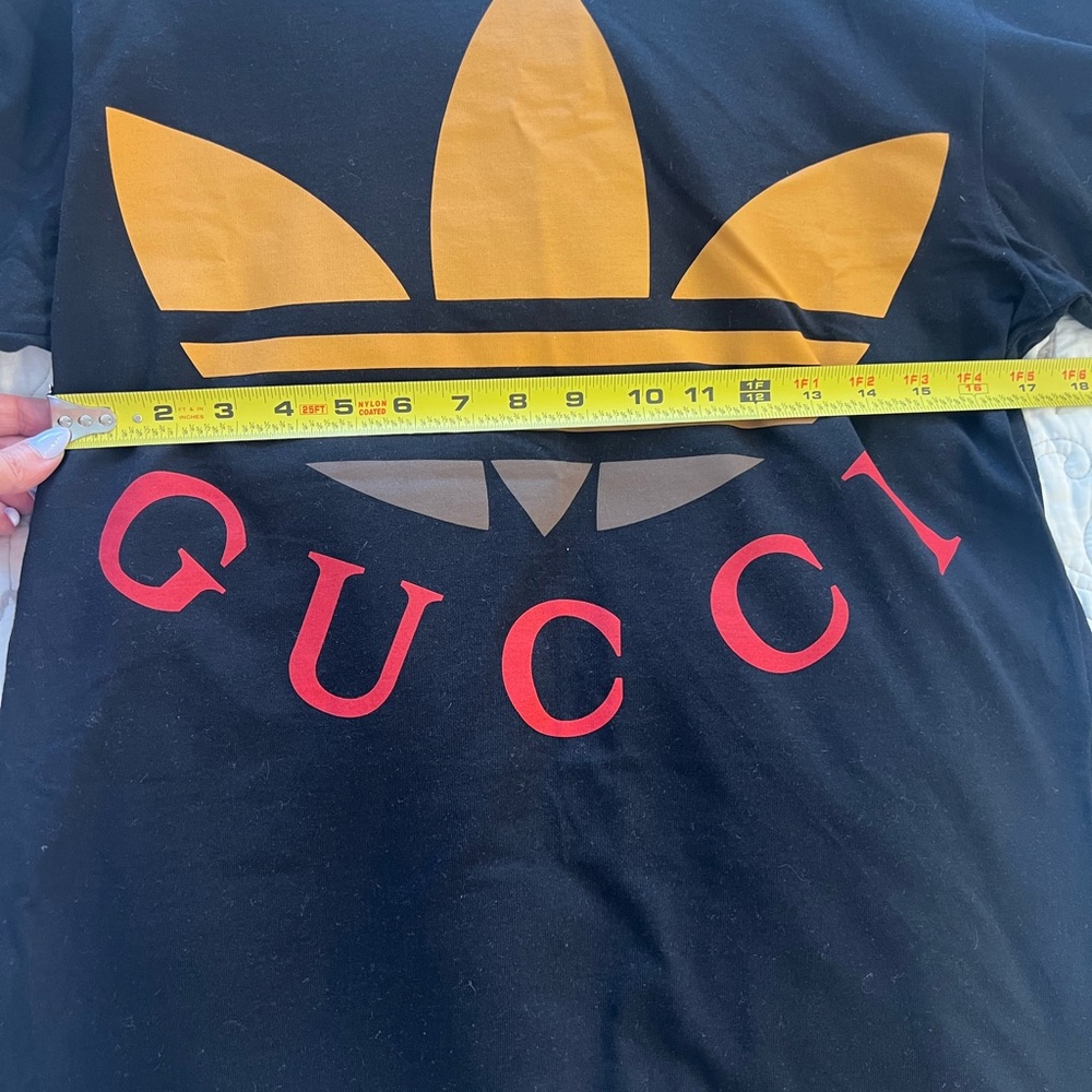 Gucci Black T-Shirt with Gold and Red Logo - Picture 8 of 9